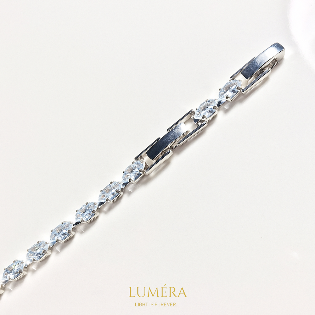 ✨ Luméra Oval Kesim Taş Detaylı Gümüş Renk Bileklik – Zamansız Işıltı