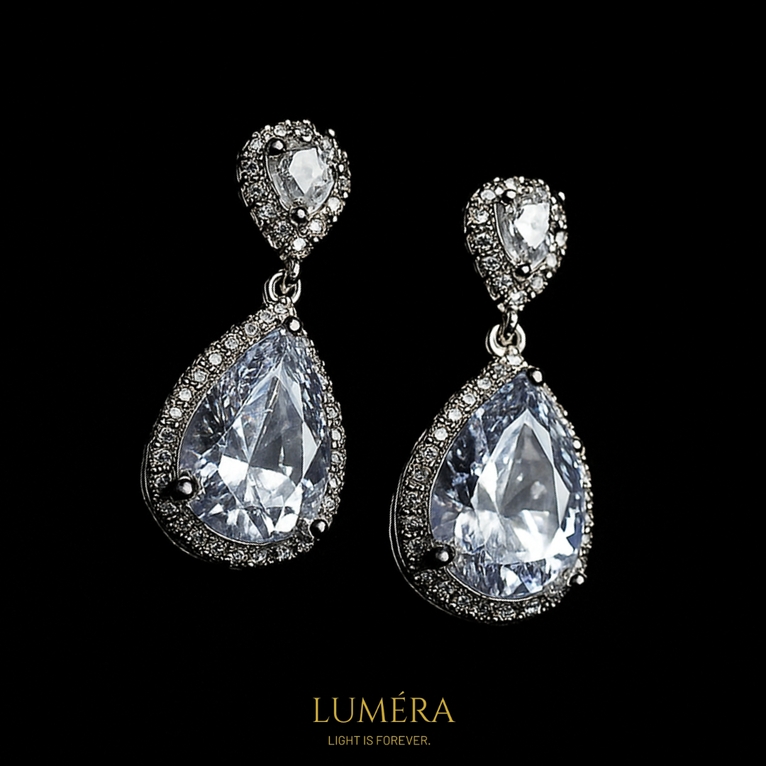 Zarif Damla Kesim Taşlı Küpe | LUMÉRA Özel Koleksiyon