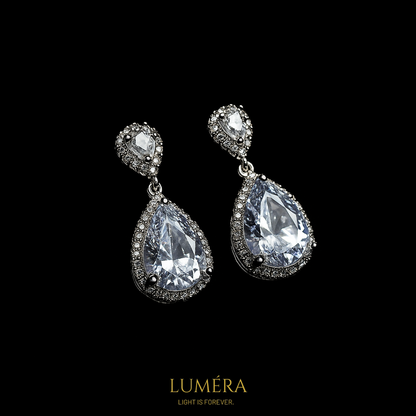 Zarif Damla Kesim Taşlı Küpe | LUMÉRA Özel Koleksiyon