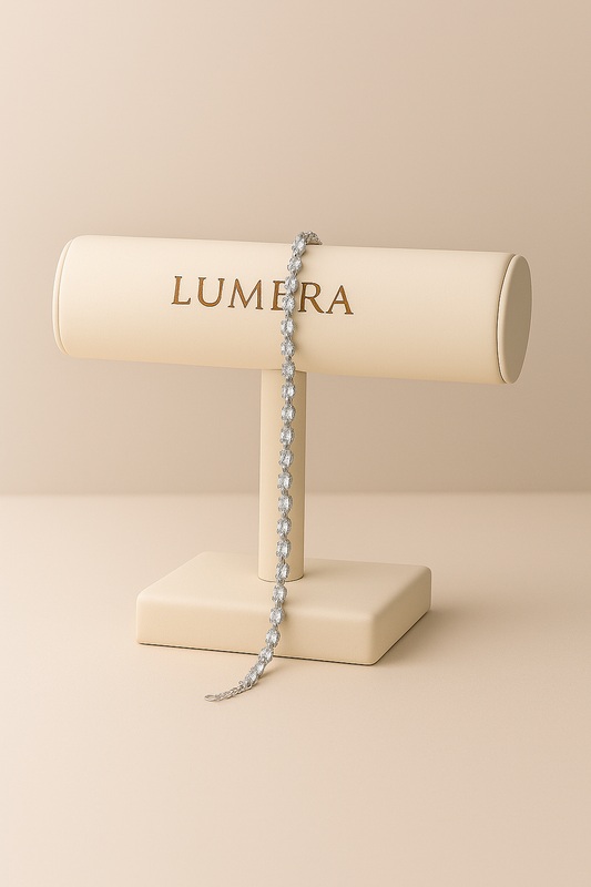 ✨ Luméra Oval Kesim Taş Detaylı Gümüş Renk Bileklik – Zamansız Işıltı