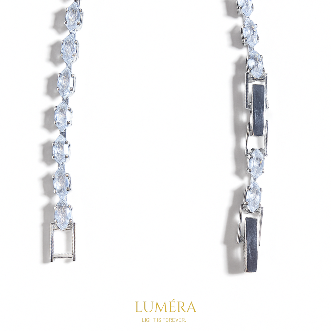 ✨ Luméra Oval Kesim Taş Detaylı Gümüş Renk Bileklik – Zamansız Işıltı